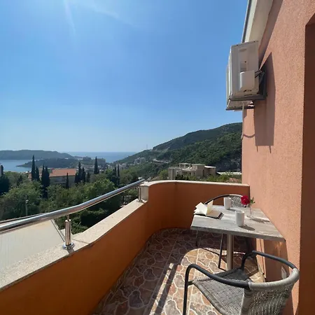 Alojamento de Acomodação e Pequeno-almoço Ivanovic Budva